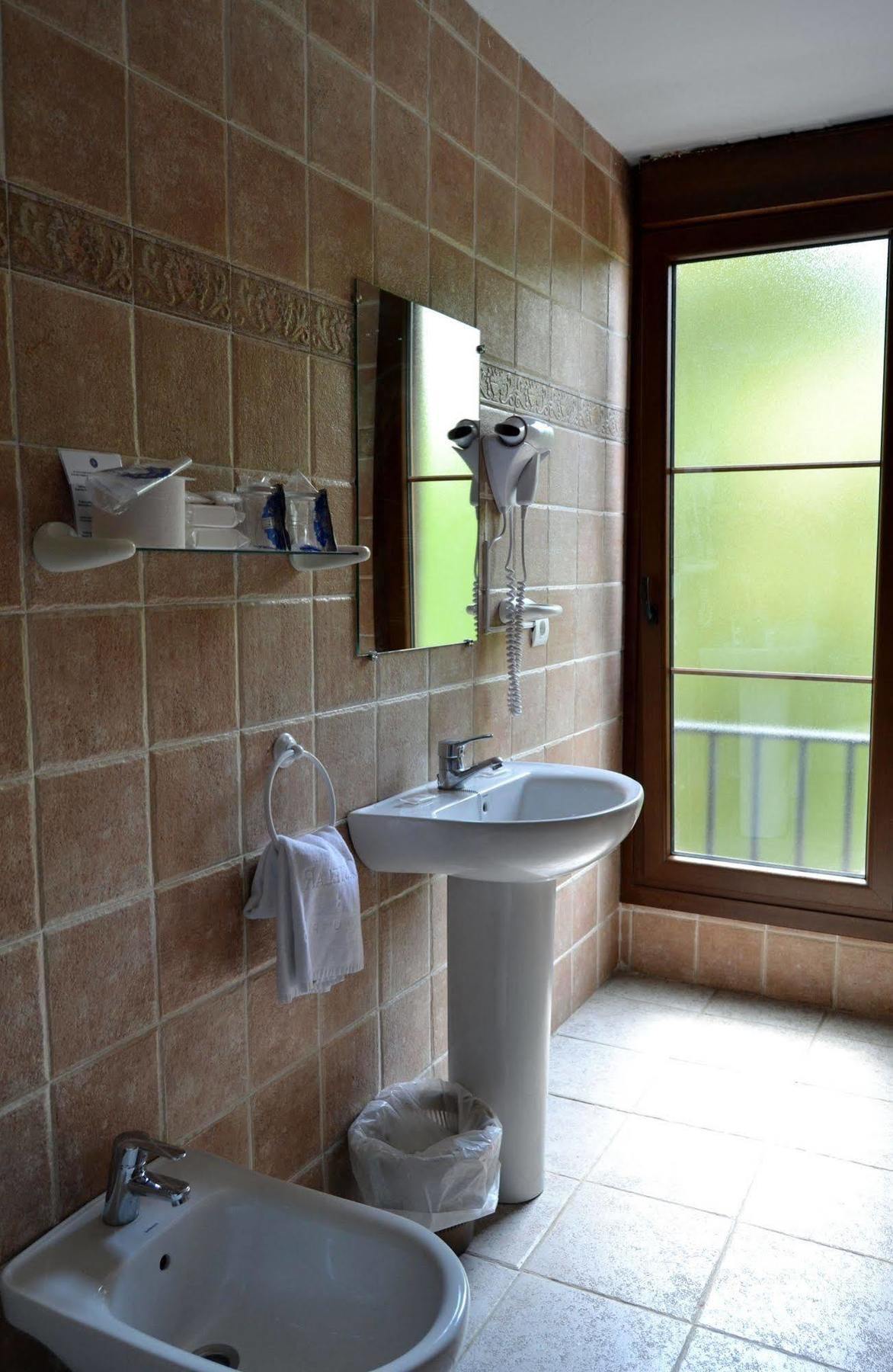 Hotel Termas De Liérganes Екстериор снимка
