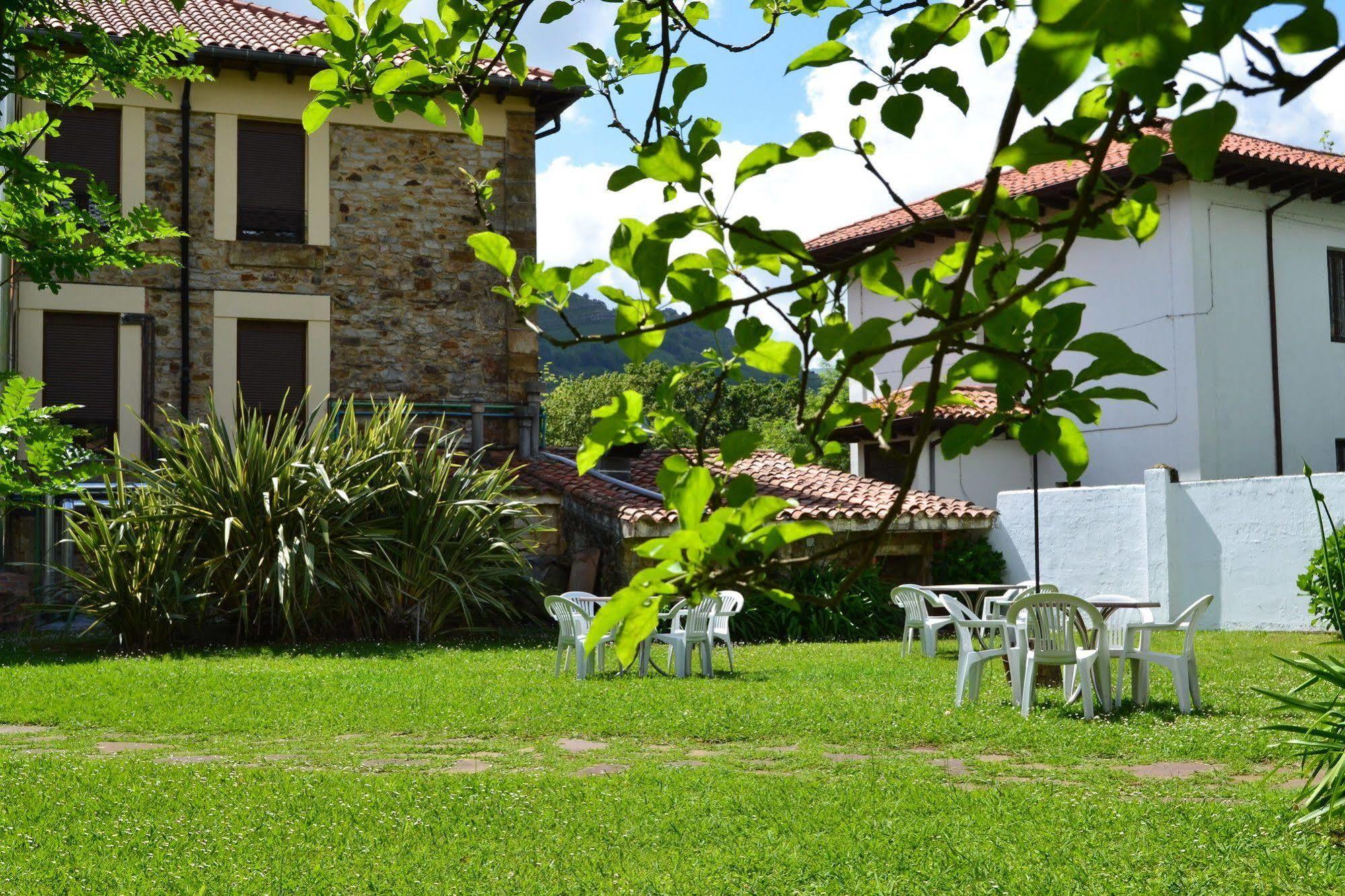 Hotel Termas De Liérganes Екстериор снимка